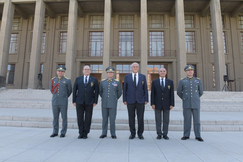 Cien Águilas saluda a autoridades de Escuela Militar en su 207 aniversario